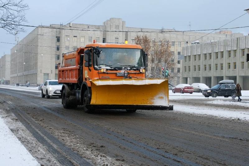 Покрытые льдом трассы Подмосковья обрабатывают более 200 машин дорожников | Новости Московской области | Подмосковья 