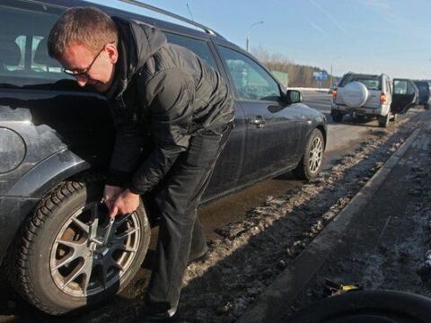 Десятки машин пробили колеса на дорогах Московской области | Новости Московской области | Новости Подмосковья 