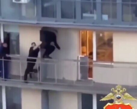 Полицейские в Московской области спасли мужчину от прыжка с 13 этажа | Новости Московской области | Подмосковья 
