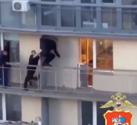 Полицейские в Московской области спасли мужчину от прыжка с 13 этажа | Новости Московской области | Новости Подмосковья 