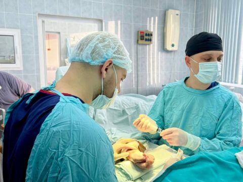 В Московской области травматологи впервые провели сложную операцию на запястье 84-летней женщине | Новости Московской области | Новости Подмосковья 