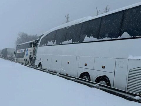 Два рейсовых автобуса столкнулись на трассе в Подмосковье из-за снегопада | Новости Московской области | Новости Подмосковья 